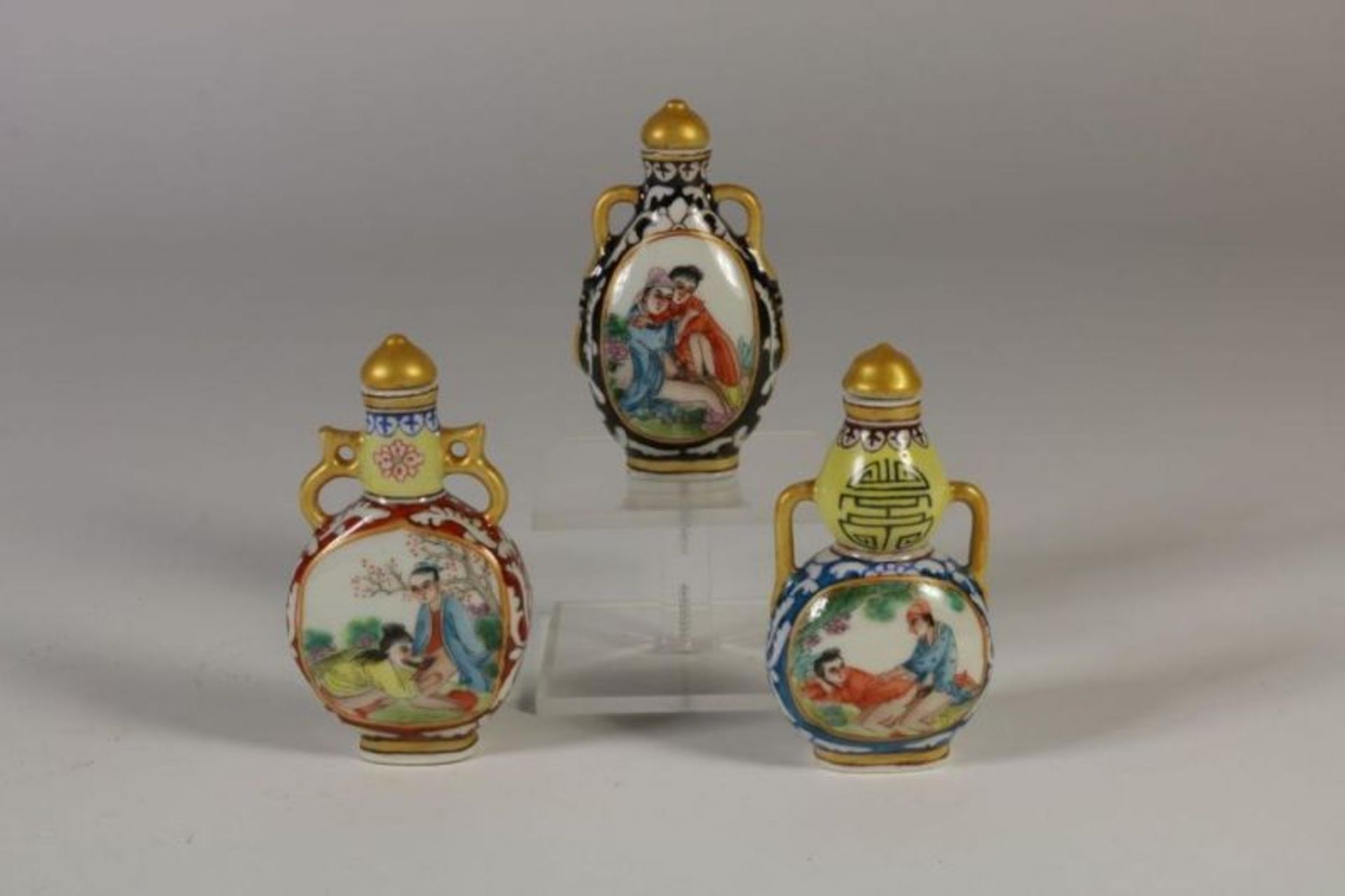 Lot van 3 snuffbottles met erotische voorstelling, China 20e eeuw - Bild 2 aus 2