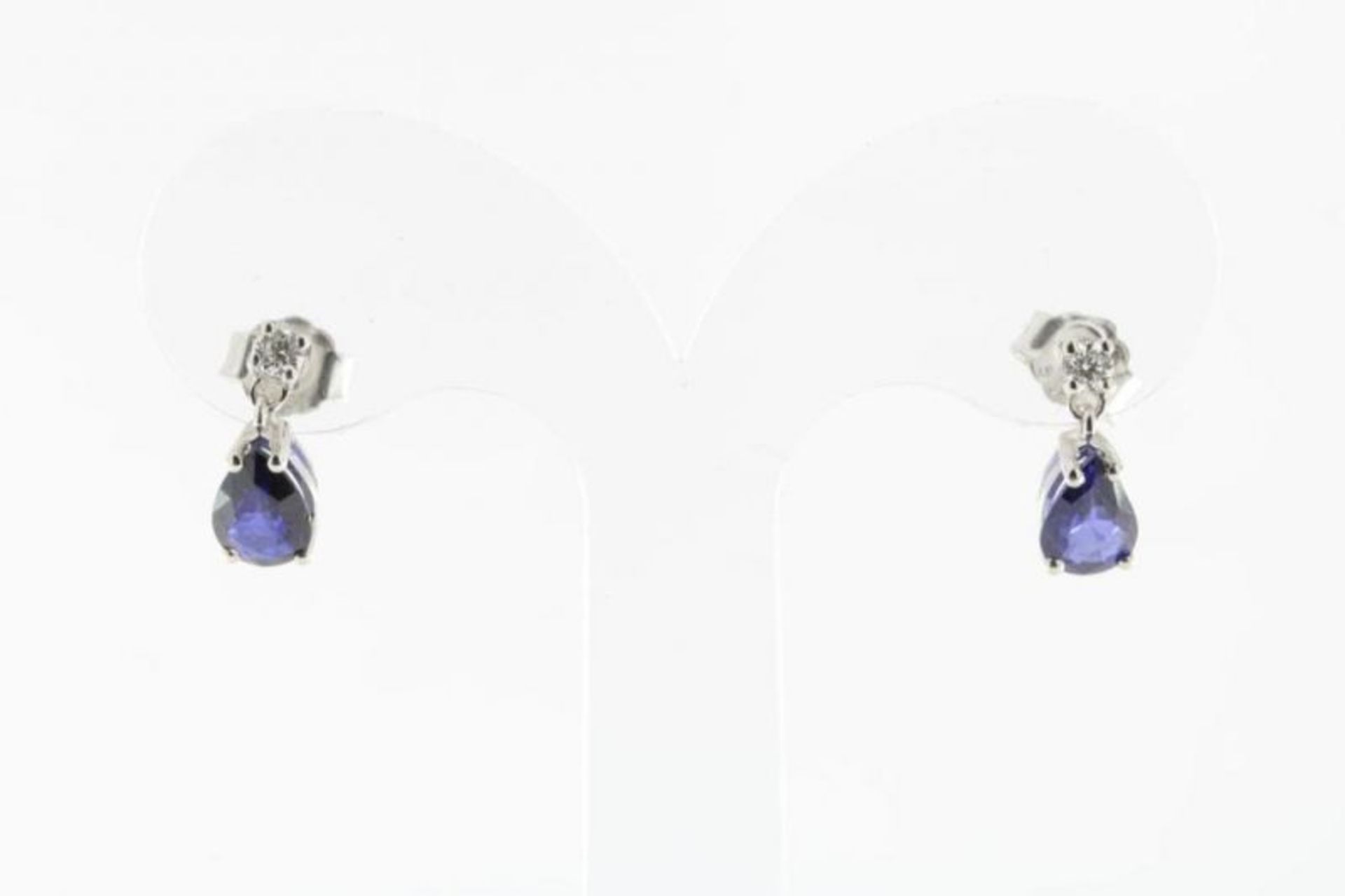 Witgouden oorstekers bezet met saffier en diamant A pair white golden earrings with sapphire and