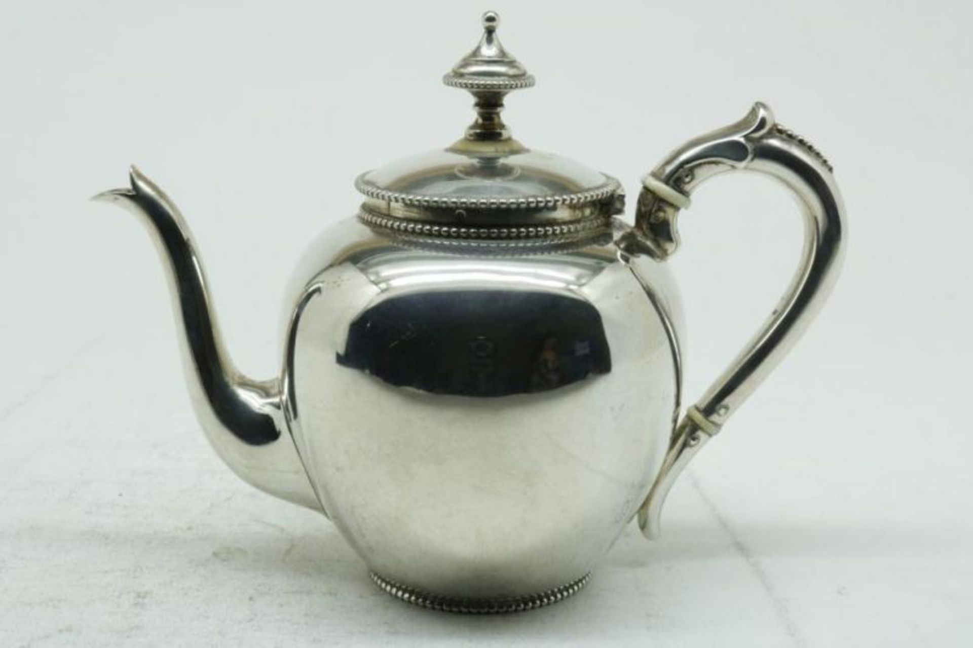 Zilveren theeservies met parelrand waarbij theepot, suikerpot, melkkan, geh. 835/000 Van Kempen - Bild 2 aus 5