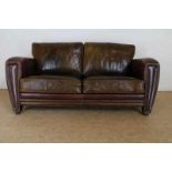 Driezitsbank geheel overtrokken met bruin leder Three-seater sofa completely covered with brown