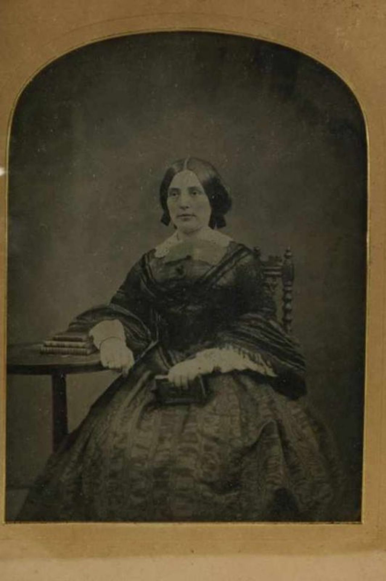 Lot van 2 antieke foto's met afbeeldingen van dames, eind 19e eeuw. - Bild 3 aus 3