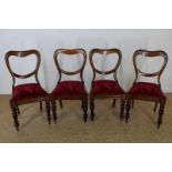 Serie van 4 Victoraanse stoelen met ballon rugleuning en rood velours zitting, Engeland ca. 1880.