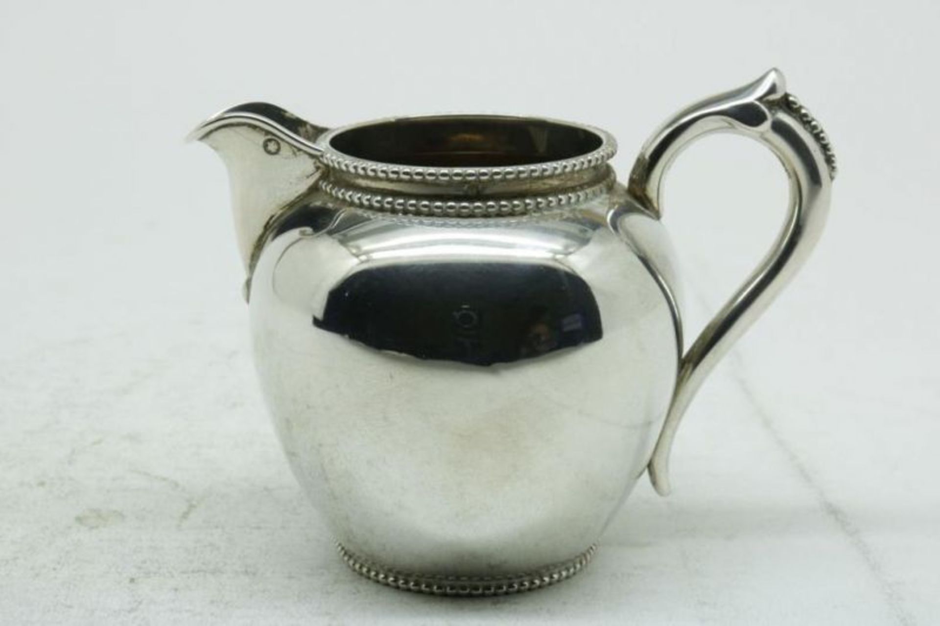 Zilveren theeservies met parelrand waarbij theepot, suikerpot, melkkan, geh. 835/000 Van Kempen - Bild 4 aus 5