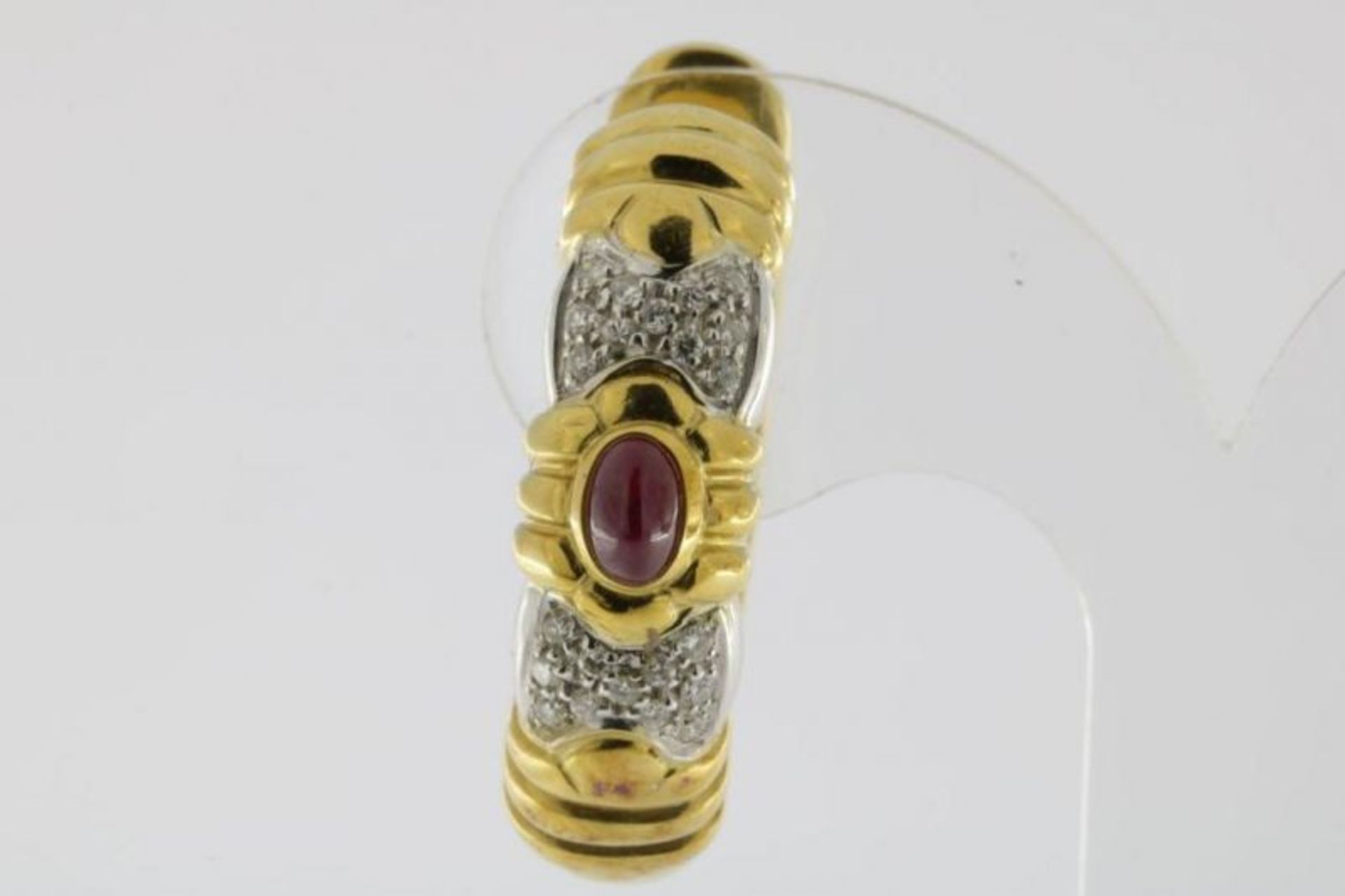 Bicolor gouden creolen bezet met diamant briljantslijpsel en robijnen, gew. 24gr. geh. 585/000 A - Bild 2 aus 3