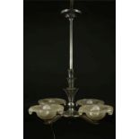 Art Deco 4-lichts hanglamp met glazen schalen.