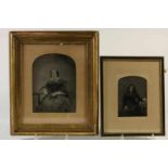 Lot van 2 antieke foto's met afbeeldingen van dames, eind 19e eeuw.
