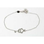 Witgouden armband met vis hanger bezet met diamant