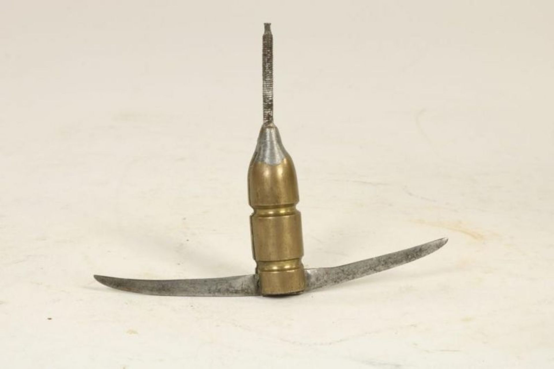 Bronzen miniatuur kanon op affuit, h. 22 cm. - Bild 5 aus 5