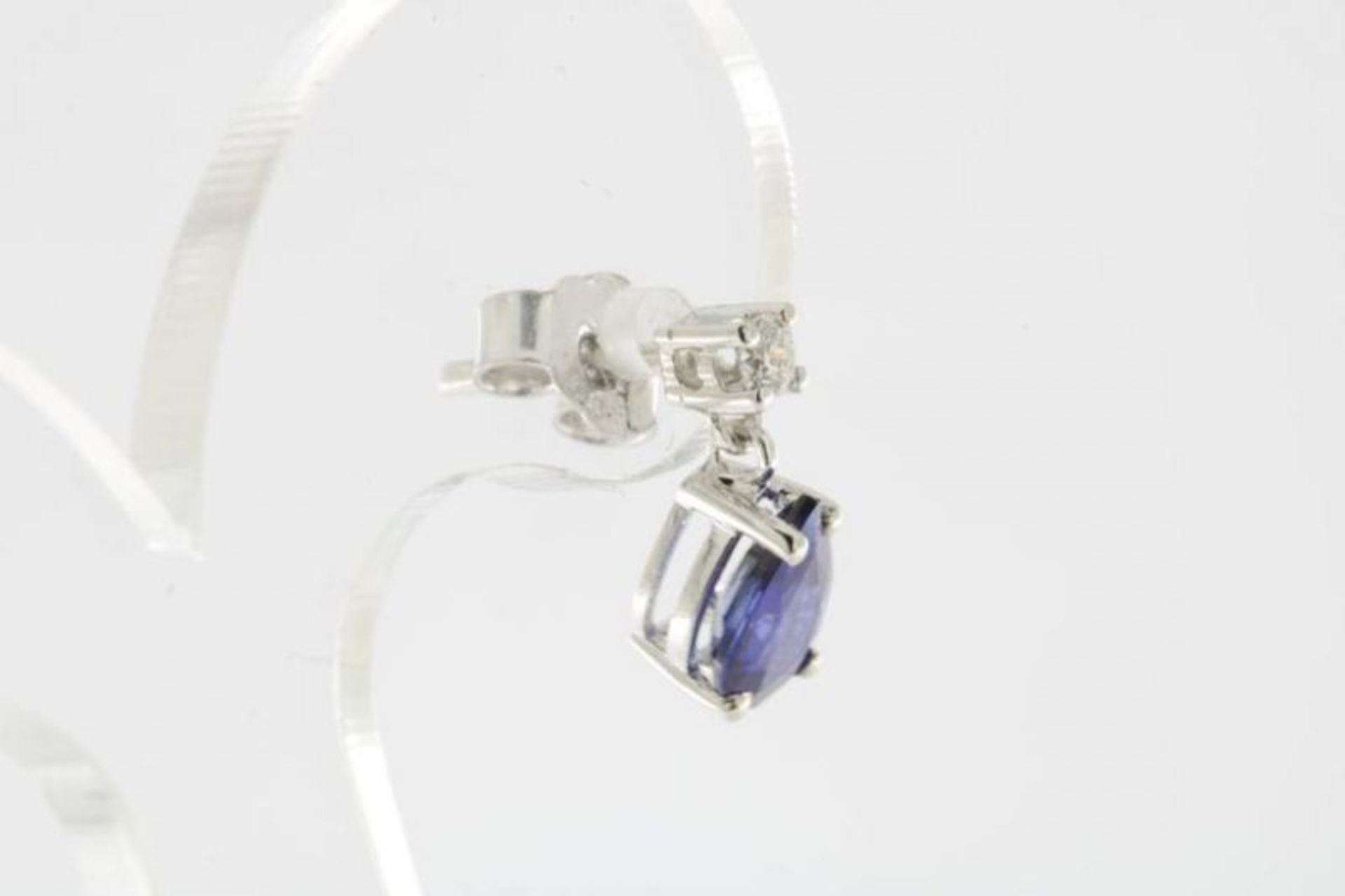 Witgouden oorstekers bezet met saffier en diamant A pair white golden earrings with sapphire and - Bild 3 aus 3
