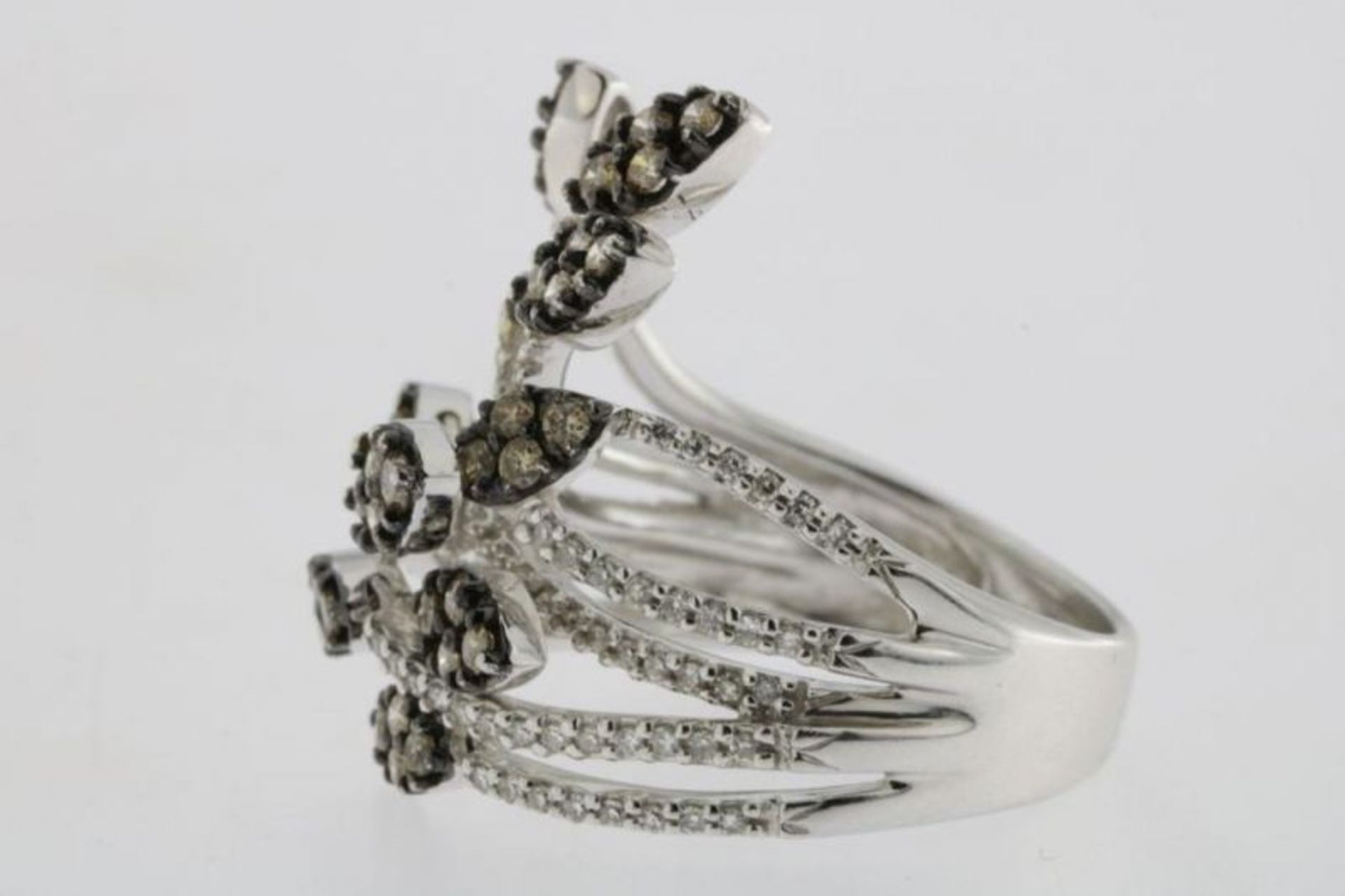 Witgouden design ring bezet met diamant, witte en champagne kleurig, geh. 585/000 maat 17.5 , br. - Bild 3 aus 3