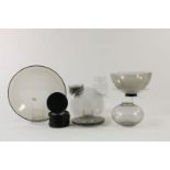 Lot div. Leerdam glas w.o. zwart glazen onderzetters, vaasje en blank glazen schoteltjes, allen gem.