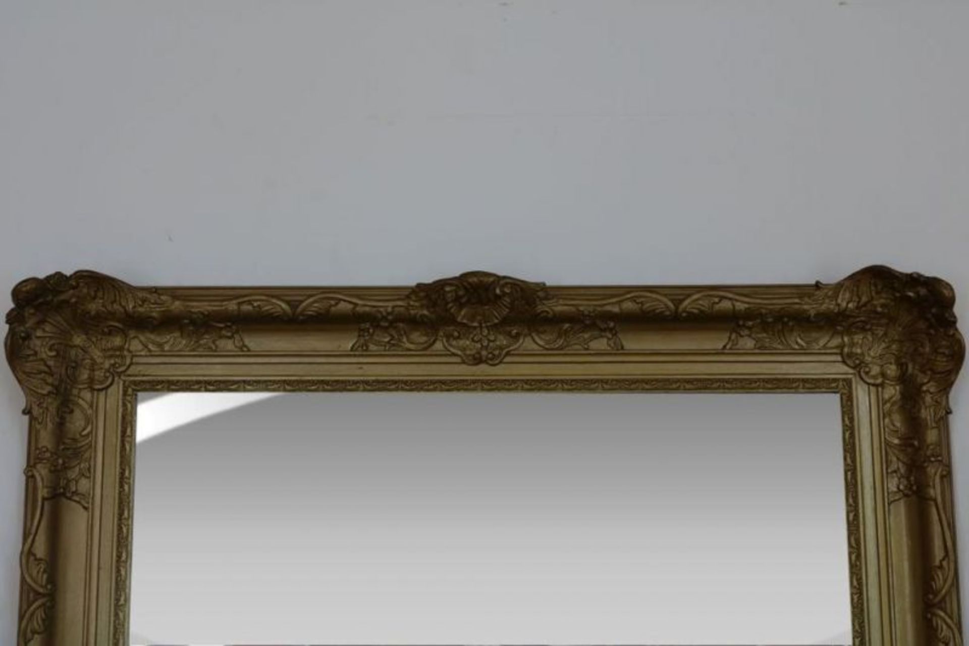 Geslepen spiegel in 19e eeuwse vergulde lijst, 125 x 104 cm. - Bild 2 aus 2