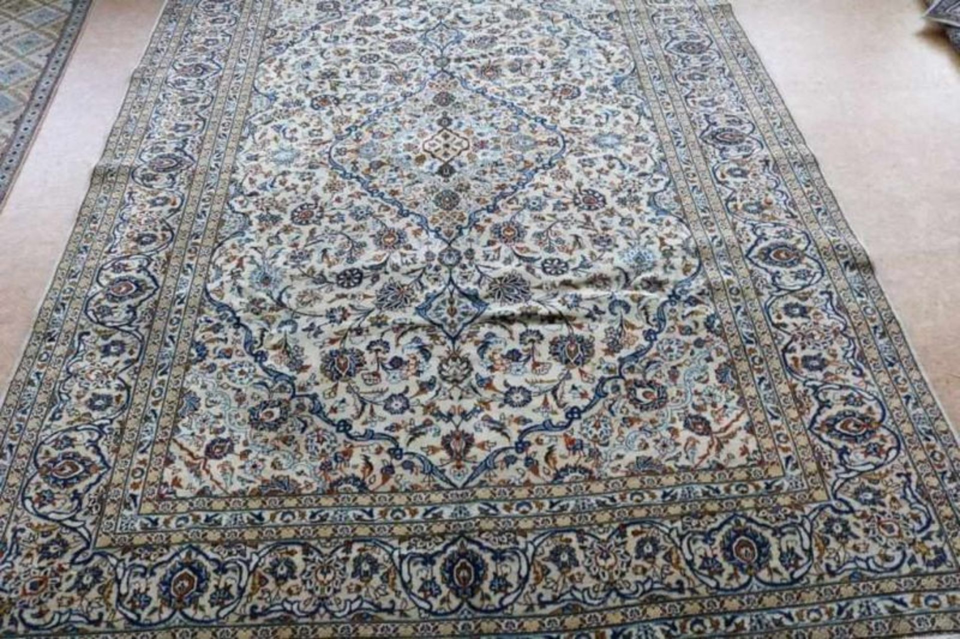 Tapijt, Kashan, 398 x 287 cm. A carpet, Kashan, 398 x 287 cm.