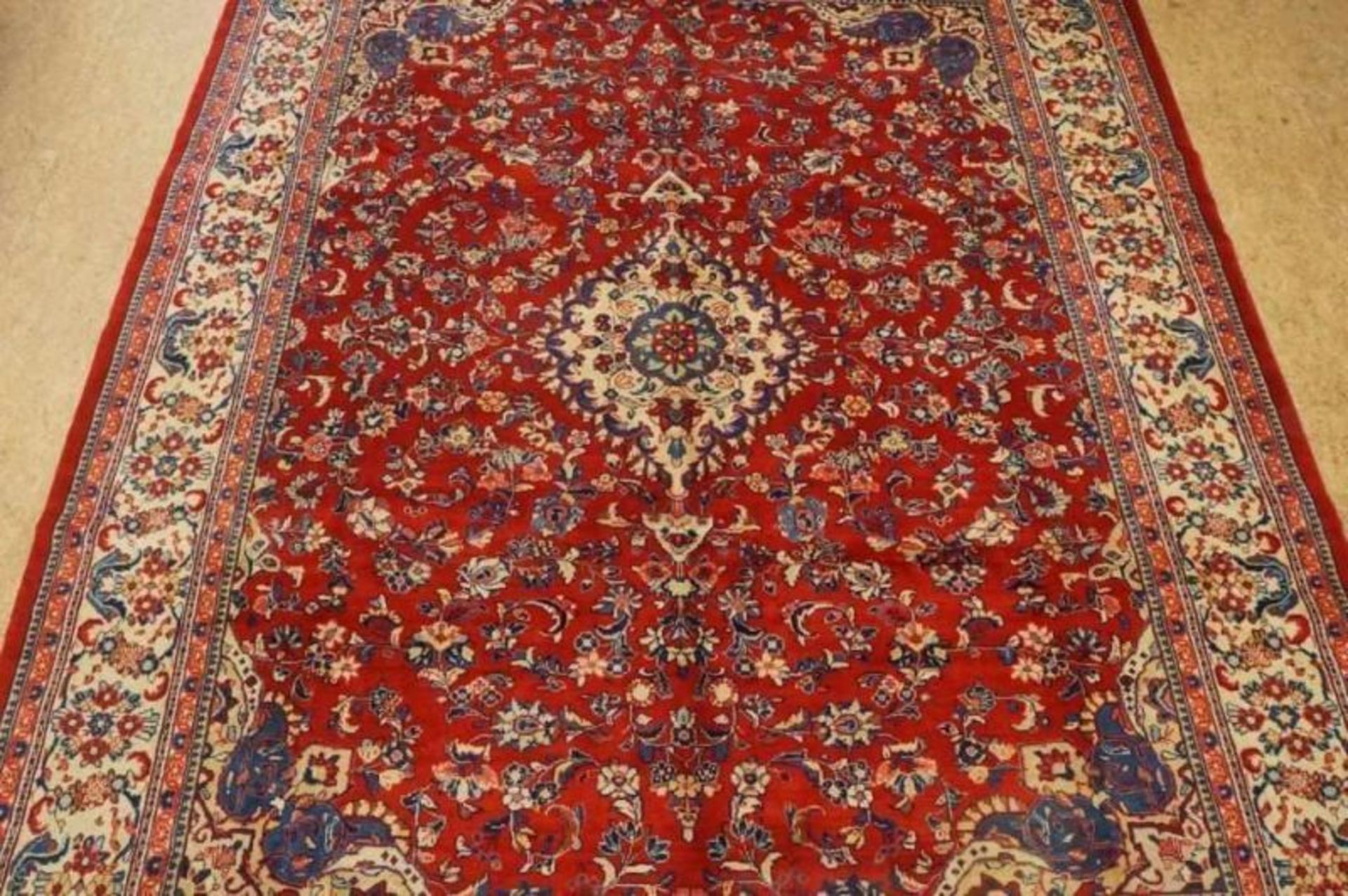 Tapijt, Esfahan, 370 x 285 cm. Carpet, Esfahan, 370 x 285 cm.