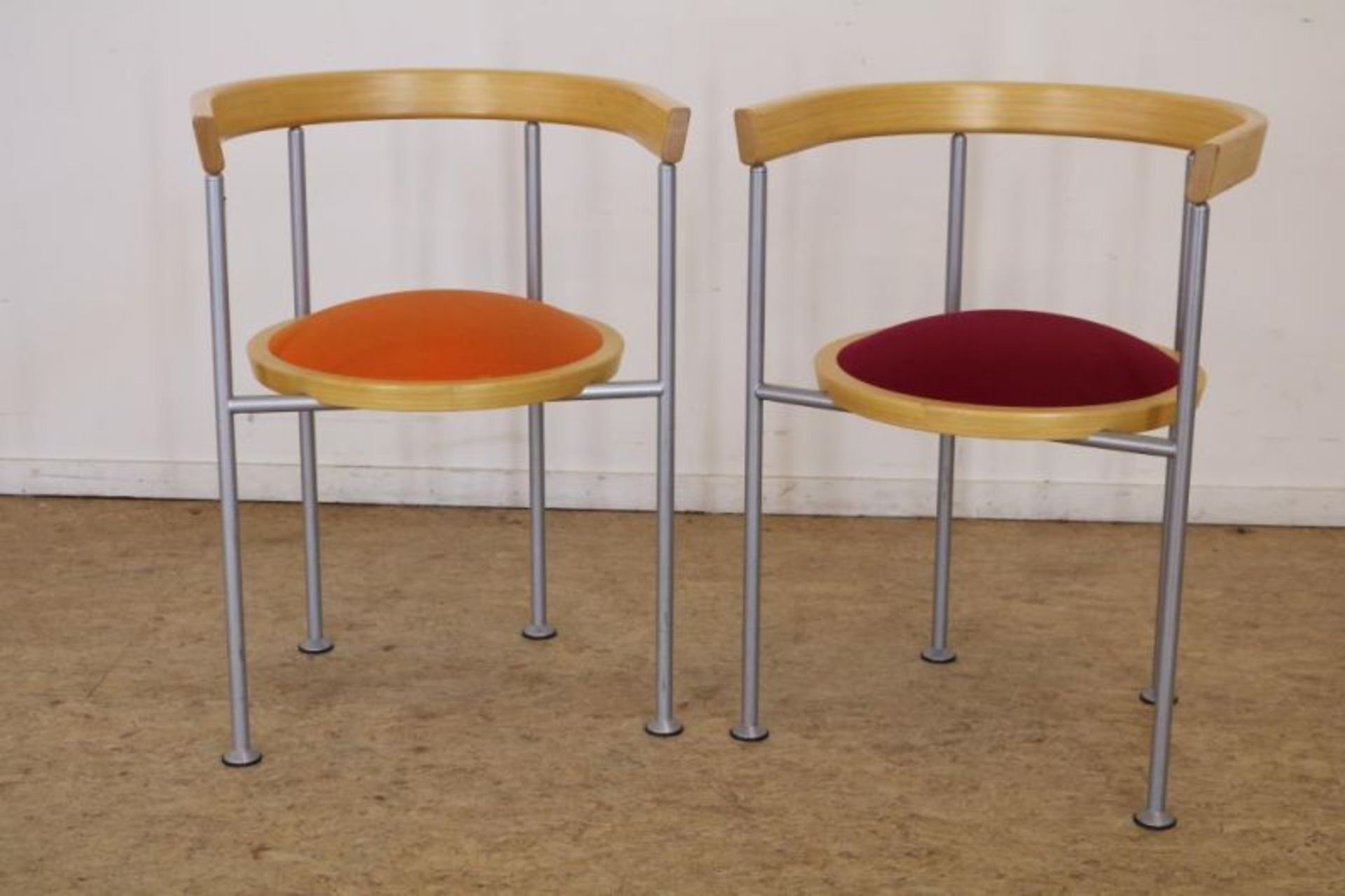 Stel design stoelen, ontwerper Borge Lindau, 2003, voorzien van sticker onderzijde Pair of 2