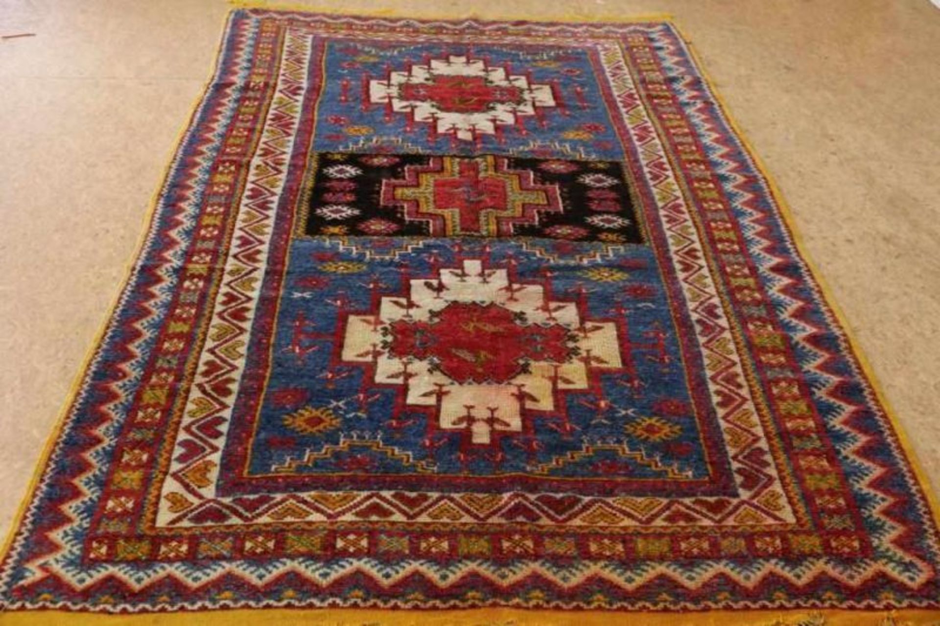 Tapijt, Kazak 252 x 155 cm. Kazak carpet, 252 x 155 cm.