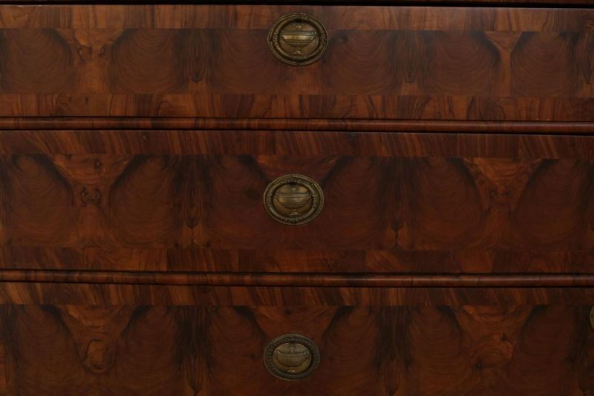 Met oesterfineer belijmd Barok kabinet met twee deuren en onderin 5 laden, binnenkant van de - Bild 4 aus 6