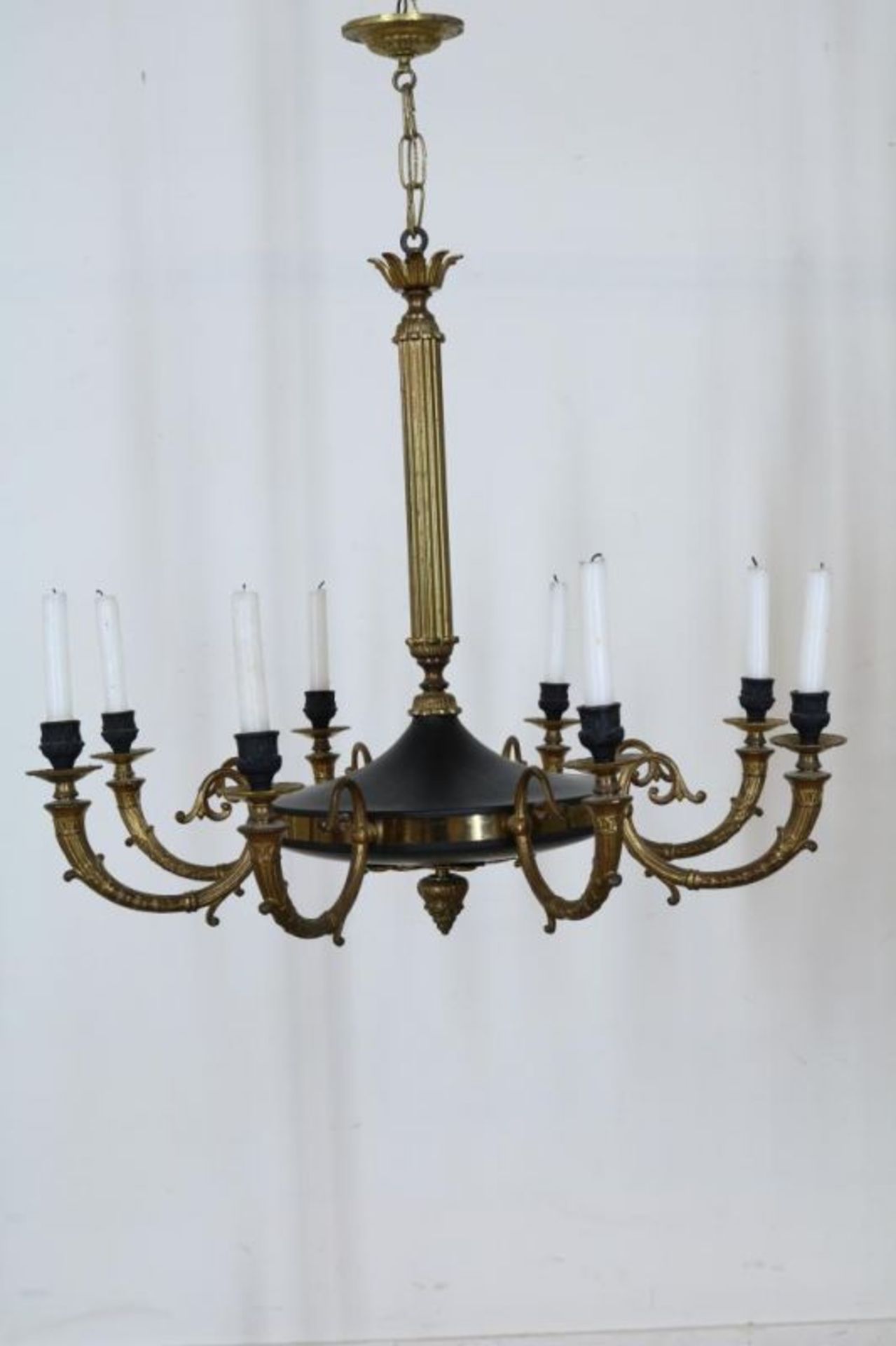 Empire-Stijl 8-lichts hangkroon met vergulde armen Empire-style chandelier