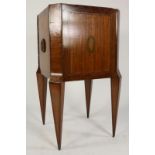 Mahonie met intarsia theestoof met koperen binnenbak, h. 50, br. 27, d. 27 cm. Mahogany thee