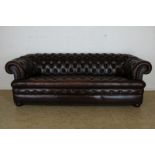 Bruinlederen Chesterfield 3 persoons bank.