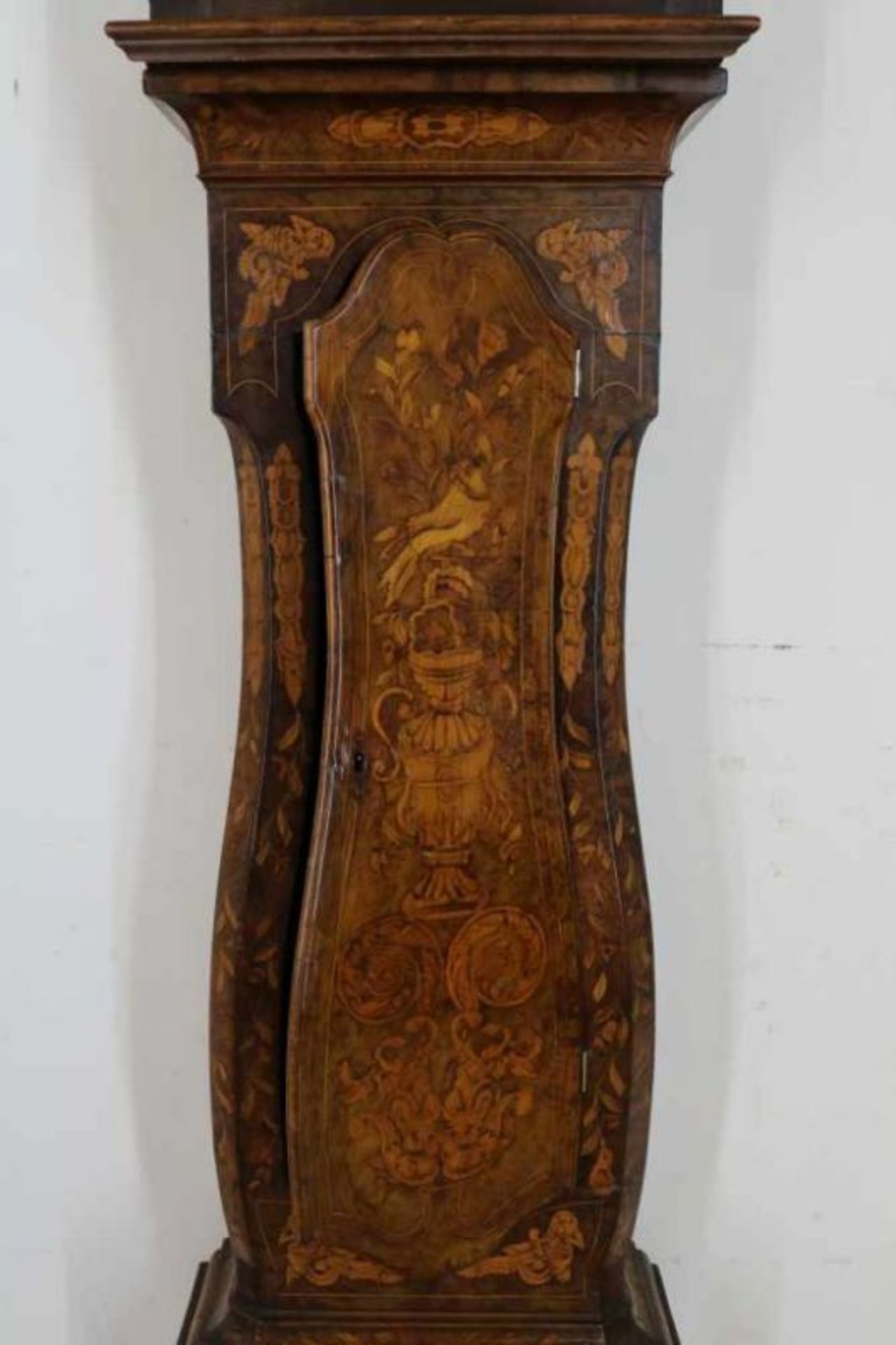 Noten met intarsia kast voor staand horoge, incompleet, h. ca. 270 cm. Walnut with intarsia case - Bild 3 aus 4
