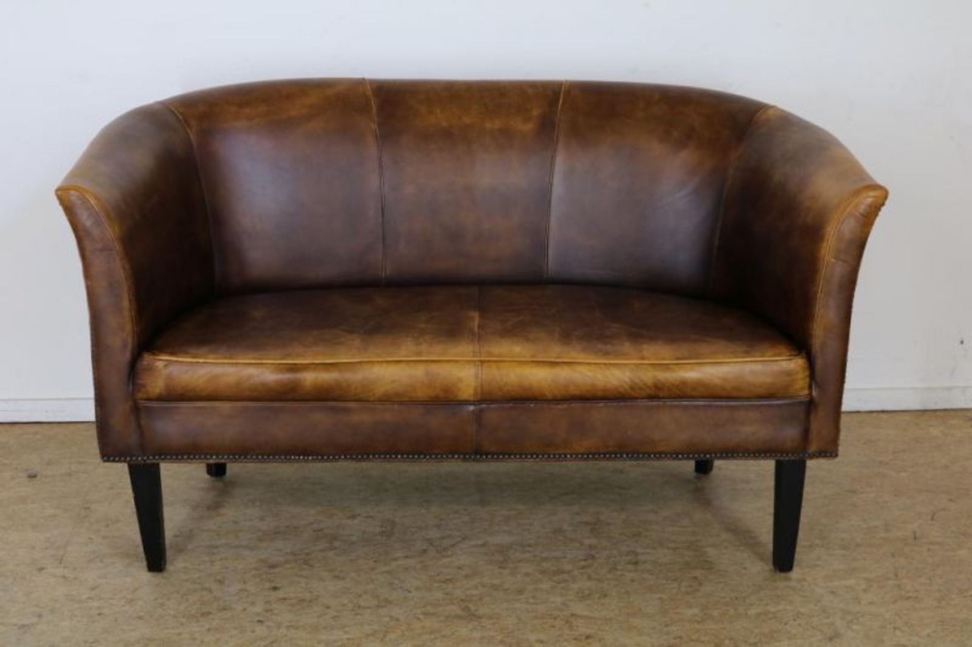 2-Zits bank bekleed met bruin leer Two seat sofa with brown leather