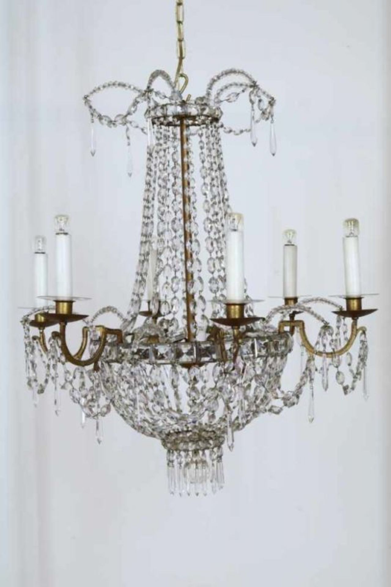 Geel metalen 12-lichts hangkroon met pegels, 19e eeuw Metal 12-lights chandelier with kristal