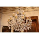 19 lichts hangkroom met kristallen pegels Chandelier with 19 lights and cristal ornaments