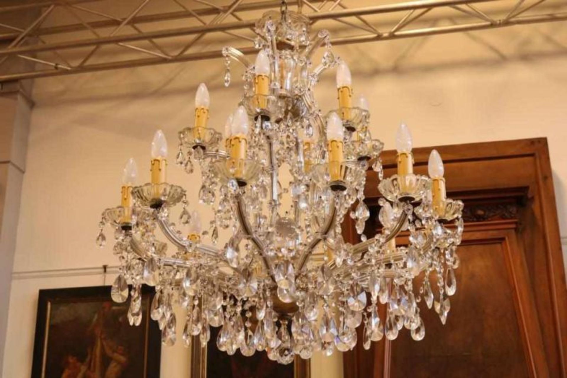 19 lichts hangkroom met kristallen pegels Chandelier with 19 lights and cristal ornaments