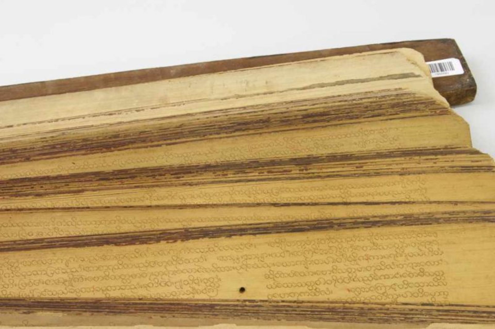 Birma, gegraveerd palmbladeren gebeden boek, met houten boekomslag,waarop lakwerk tekst, goud op - Bild 3 aus 3
