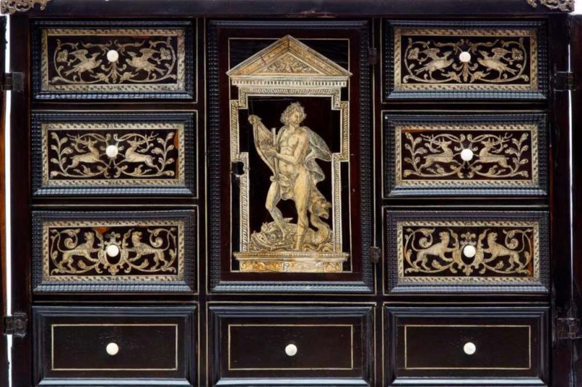 Italië, ebbenhouten en met been ingelegd kunstkabinet, ca. 1700,De twee deuren elk met - Bild 3 aus 5