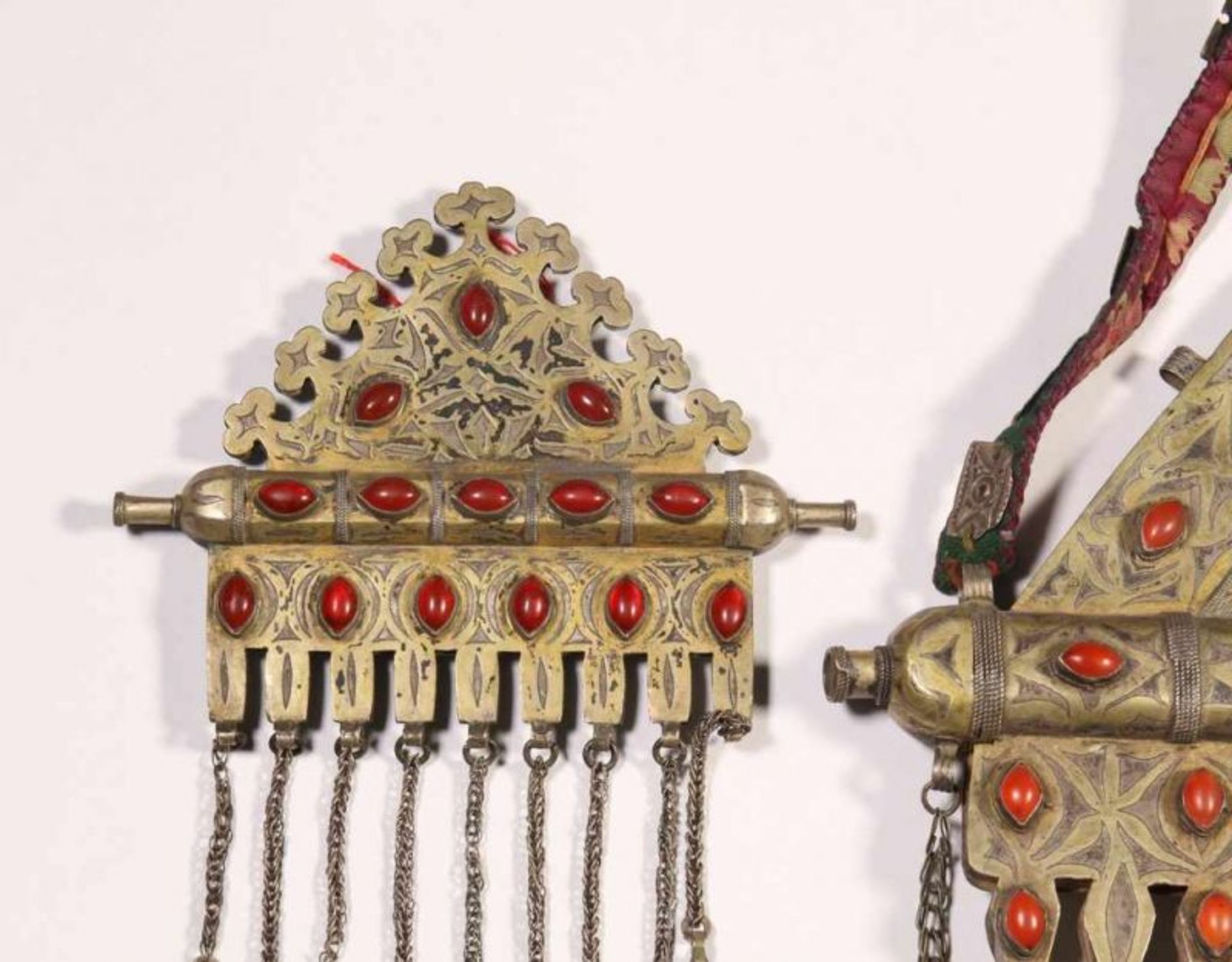 Turkmenistan, Teke, drie zilveren amulethouders voor vrouwen, tumar.Een grote tumar, zilver, deels - Bild 4 aus 4