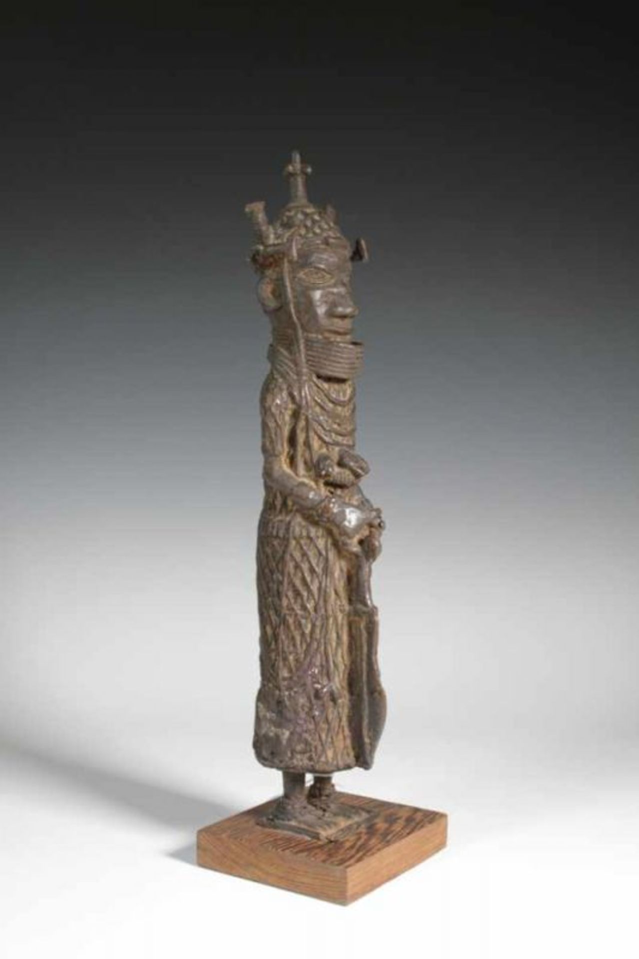 India, twee houten sculpturen, dienaren, en een Afrikaans, Benin, metalen beeld, Obal. 26,7, 27 en - Bild 3 aus 6