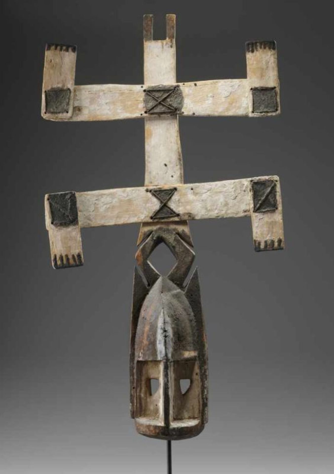 Mali, Dogon, Kanaga mask,with broad stylized mouth, triangular cut eyes and painted in black and - Bild 2 aus 3