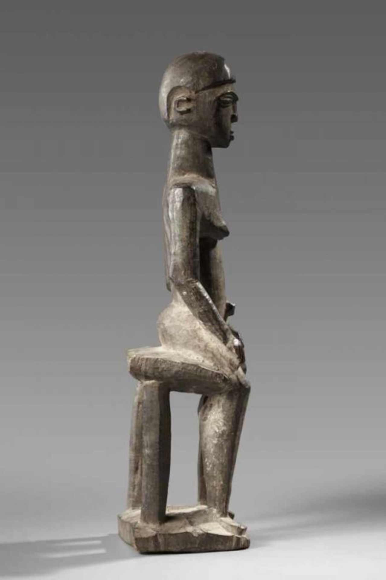 Burkina Faso, Lobi, seated female figure, Bateba Bambara.Protective function of the home. Carved - Bild 2 aus 6