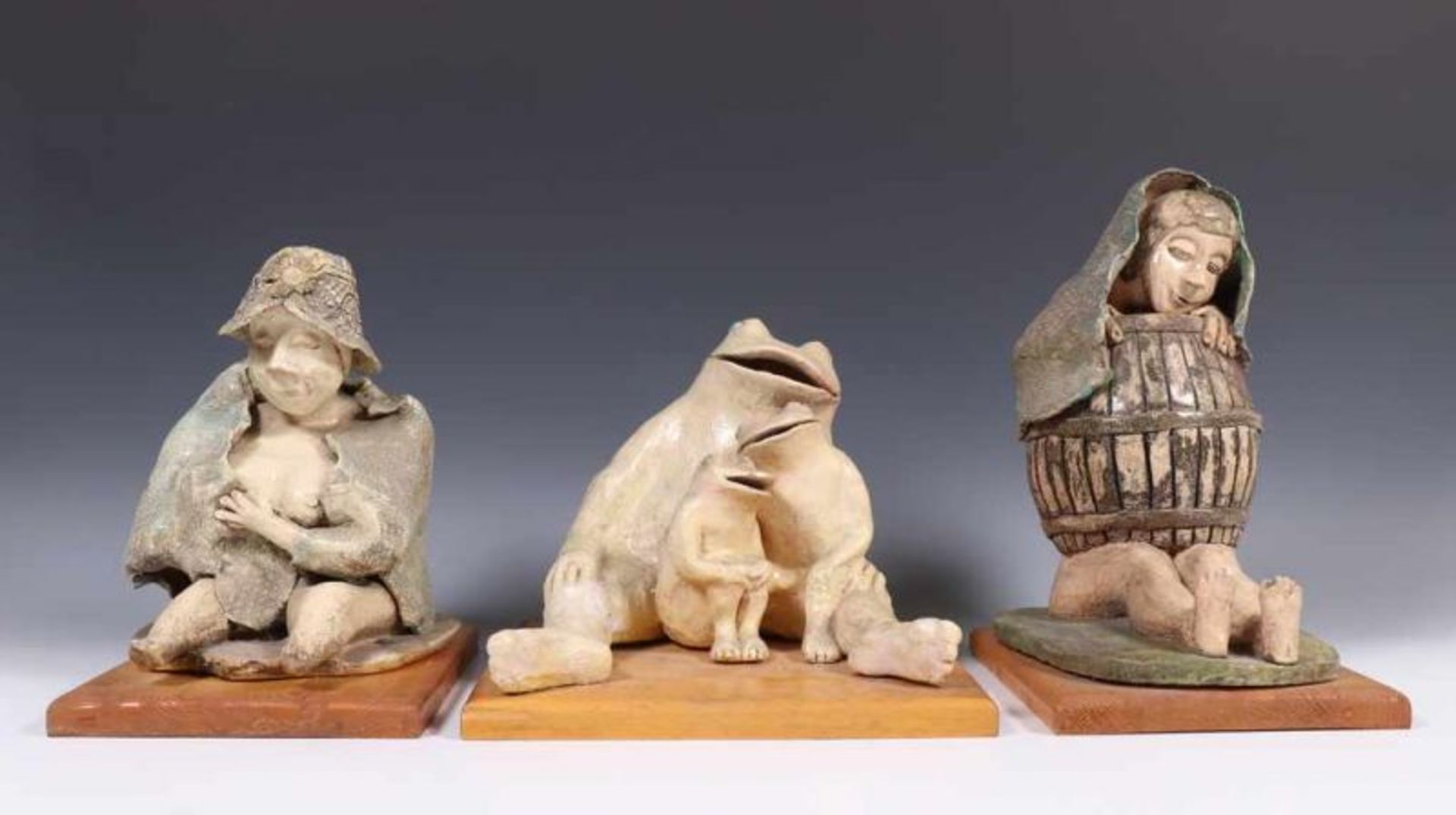Drie keramiek vormstukken, eind 20e eeuw.Eén gesigneerd Gert ; h. 18-26 cm.; [3]150,00