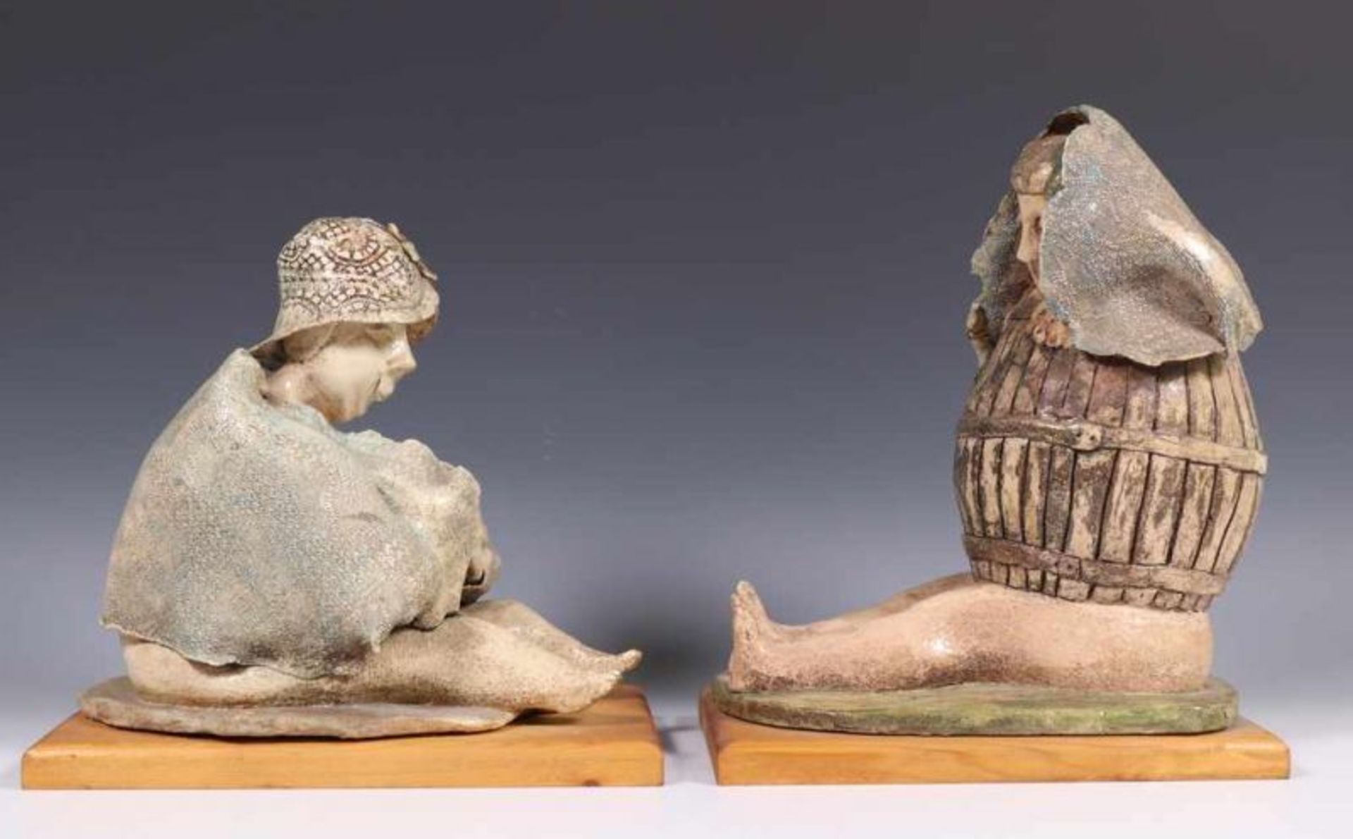 Drie keramiek vormstukken, eind 20e eeuw.Eén gesigneerd Gert ; h. 18-26 cm.; [3]150,00 - Bild 2 aus 2