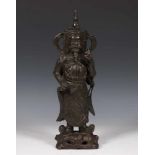 China, zwart gepatineerd bronzen sculptuur, Ming dynastie;Hemelwachter staande op rots; h. 32 cm.;