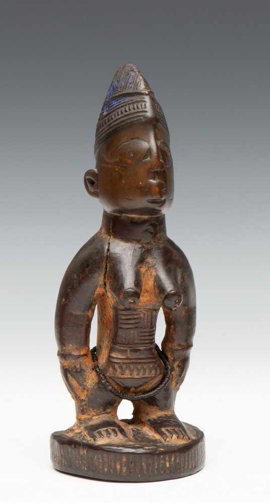 Yoruba, standing female Ibeji figurewith rows of scarifications on the body and brown to black - Image 5 of 5