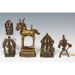 India, vier metalen sculpturen, Khandoba, Shiva manifestatie, losse rijder op paard, waarbij drie