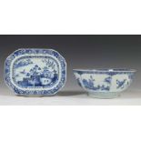 China, zes stuks blauw-wit porselein, Qianlong(w.b. beschadigd, één kom en dienschaal gaaf); 6;