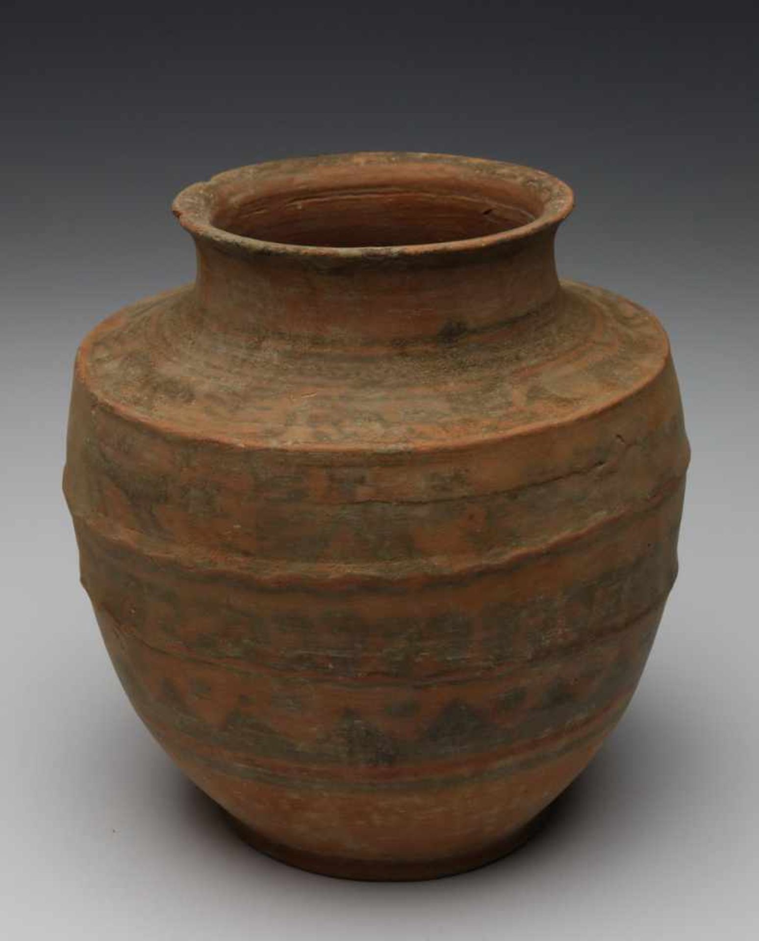 Indus Valei, Pakistan, Nindowari, 2300-2000 BC.,red earthenware pot with two ribbed edges in the - Bild 4 aus 6