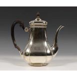 Koffiepot, Biedermeier stijl, vroeg 20e eeuw,achtkantig gebolde buik met afgevlakte gelobde vlakken,