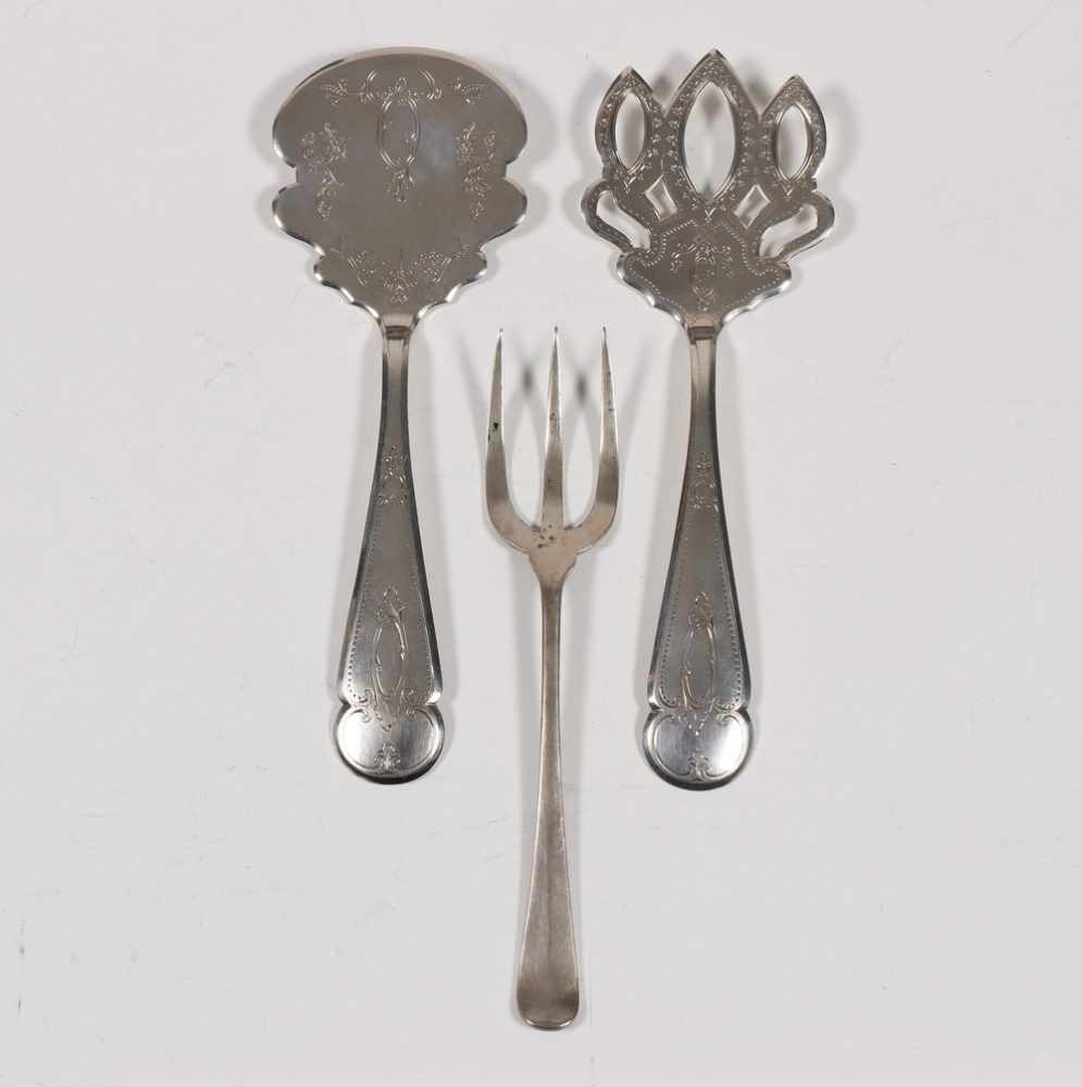Pasteilepel en vork, 19e eeuw, en vleesvork Art Decoversierd met blad, stippel en sierlijke