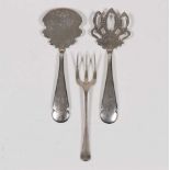 Pasteilepel en vork, 19e eeuw, en vleesvork Art Decoversierd met blad, stippel en sierlijke