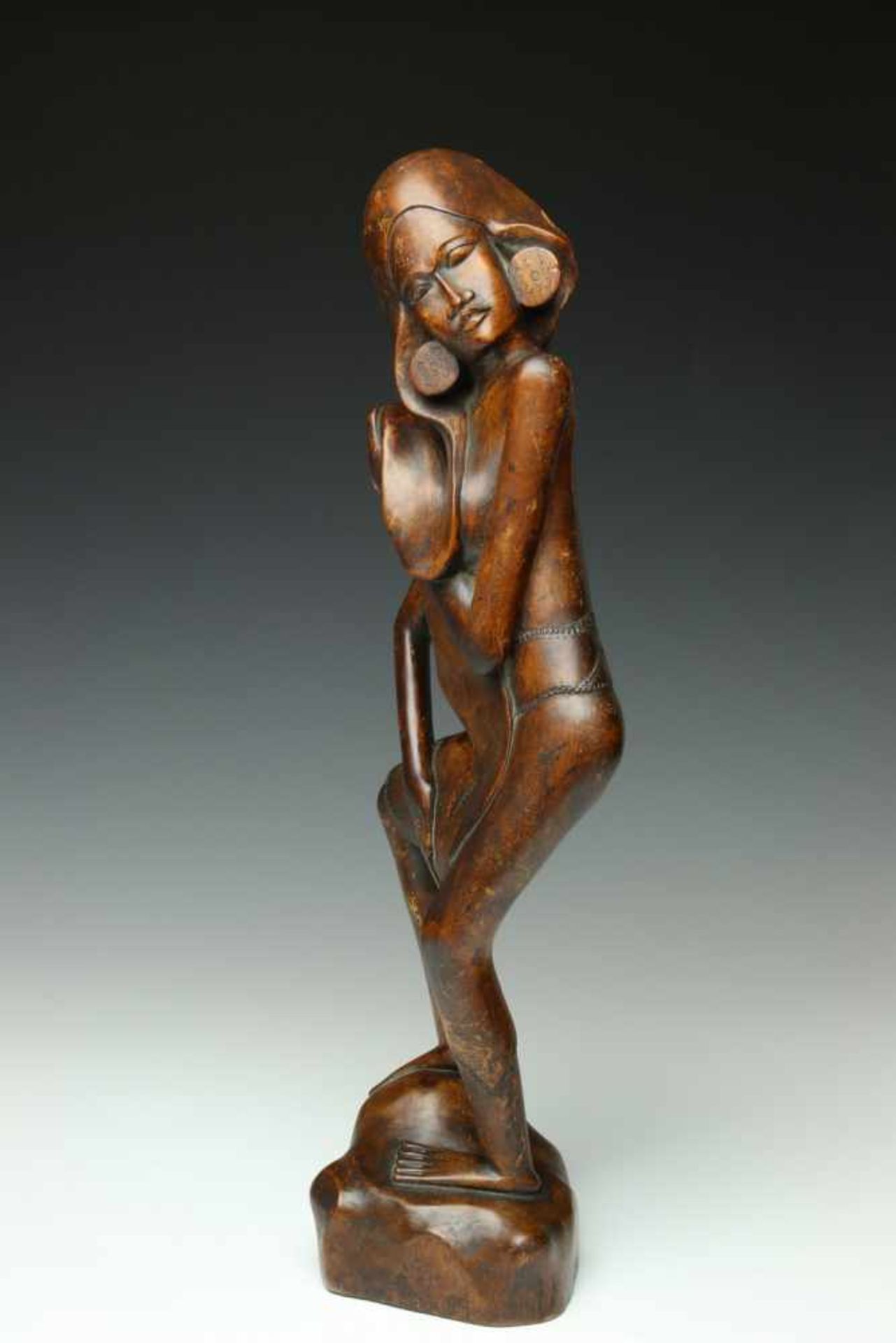 Java, carved wooden sculpture of a bathing woman, ca. 1940.Herewith a wooden sculpture of two