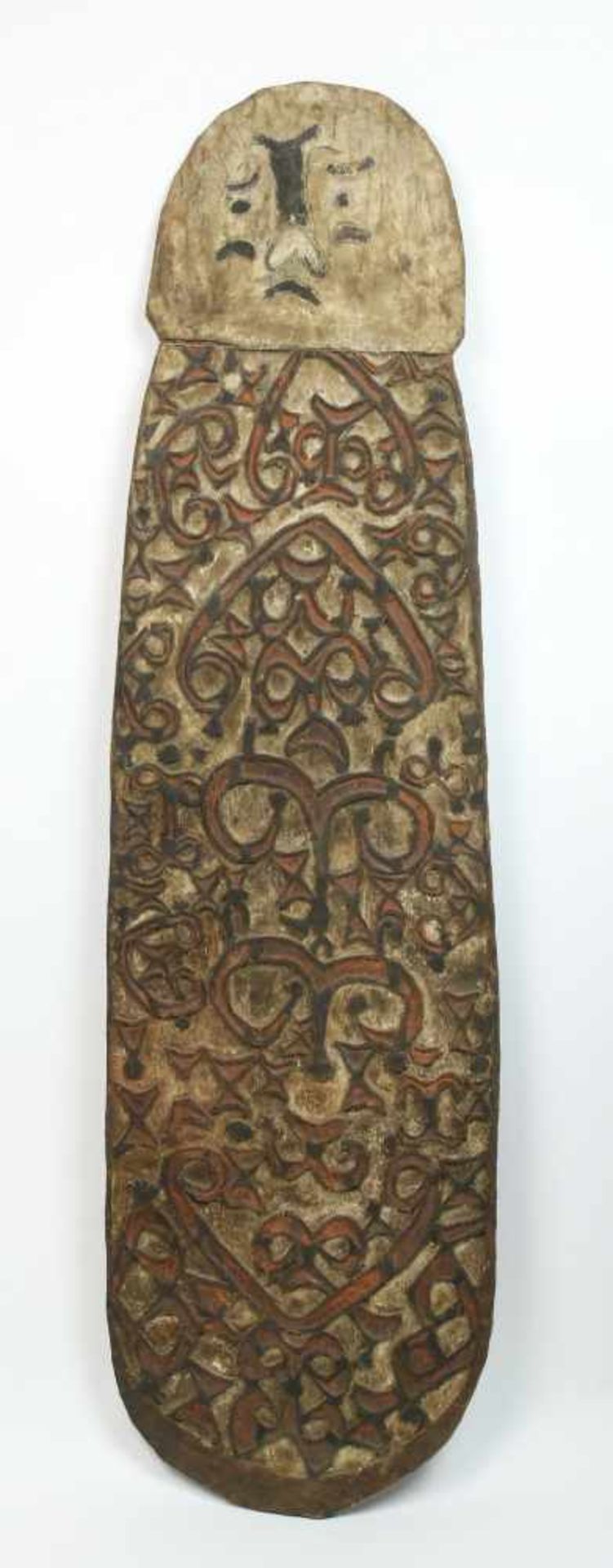 Papua Barat, North West Asmat, warshield, yamasj,topped by a ray head and with a central pattern