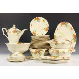 Mosa, gekleurd plateel dine rservies, Art Deco,met decor van oranje bloesem en druiven, bestaande