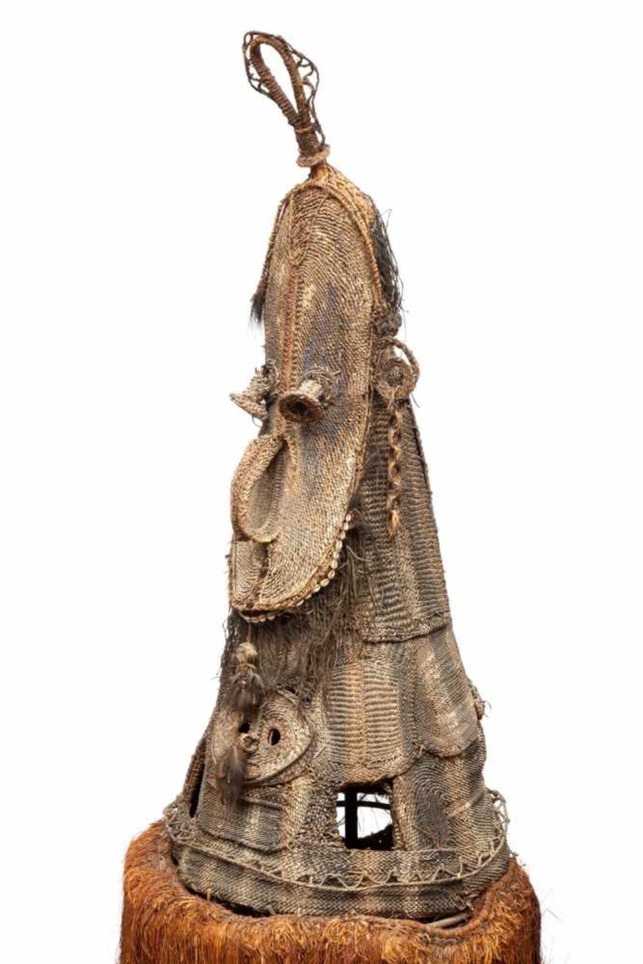 PNG, Yatmul, plated rattan body mask with two heads, embellished with cowrie, feathers and plant - Bild 2 aus 2
