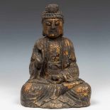 China, houten sculptuur van zittende Boeddha,met resten van beschildering en vergulding.; h. 42 cm.;